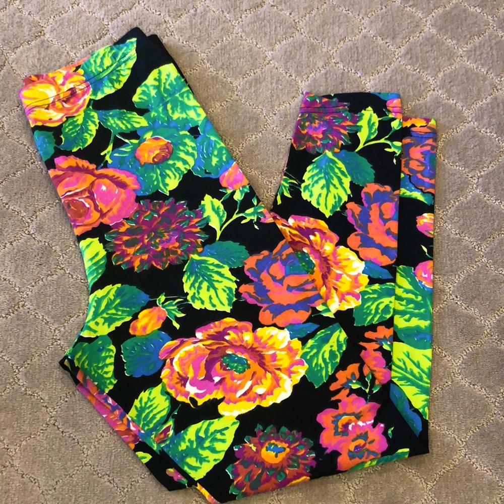 3/$10 Vintage American Beauty Leggings